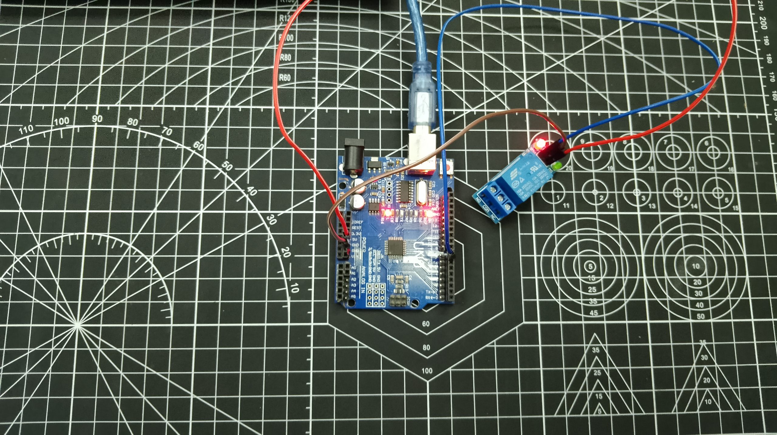 Menghidupkan Relay Dengan Arduino uno
