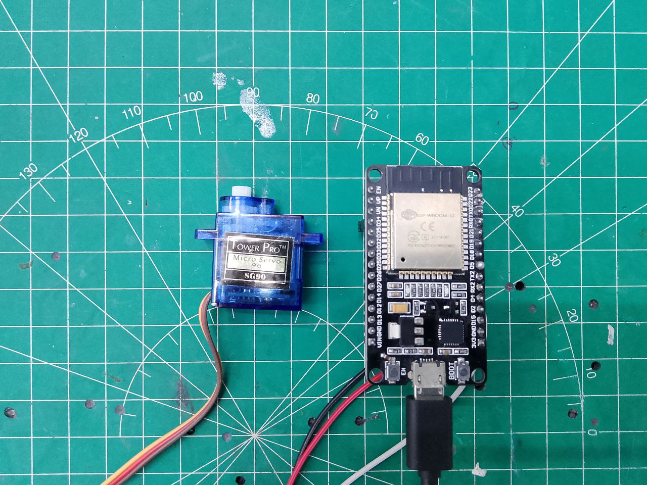 Menghubungkan Servo Motor ke ESP32: Langkah demi Langkah