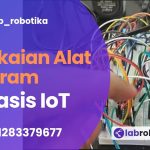 Sistem Penyiram Tanaman Otomatis IoT Monitoring Web